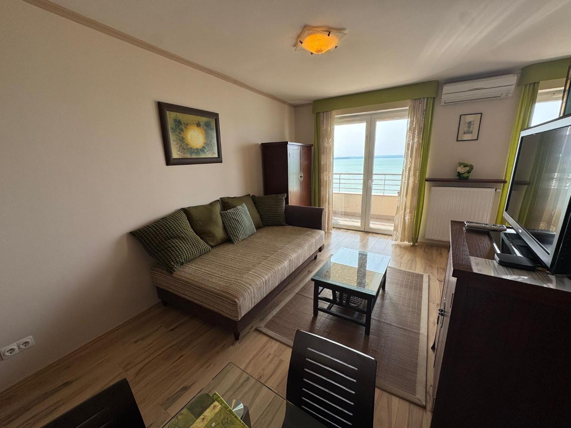 Club218 Holiday Apartman Сиофок Екстериор снимка